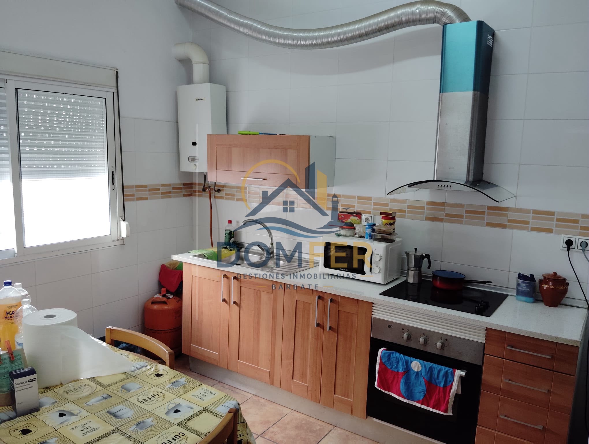 Casa de 3 Dormitorios con Buhardilla y Terraza Privada en el Centro de Barbate