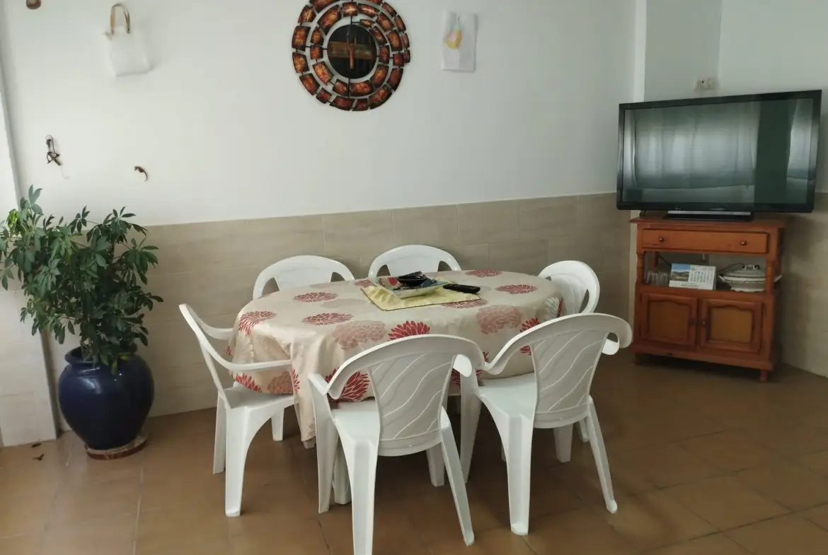 Amplio piso con gran patio, Barbate (Oportunidad de Permuta)