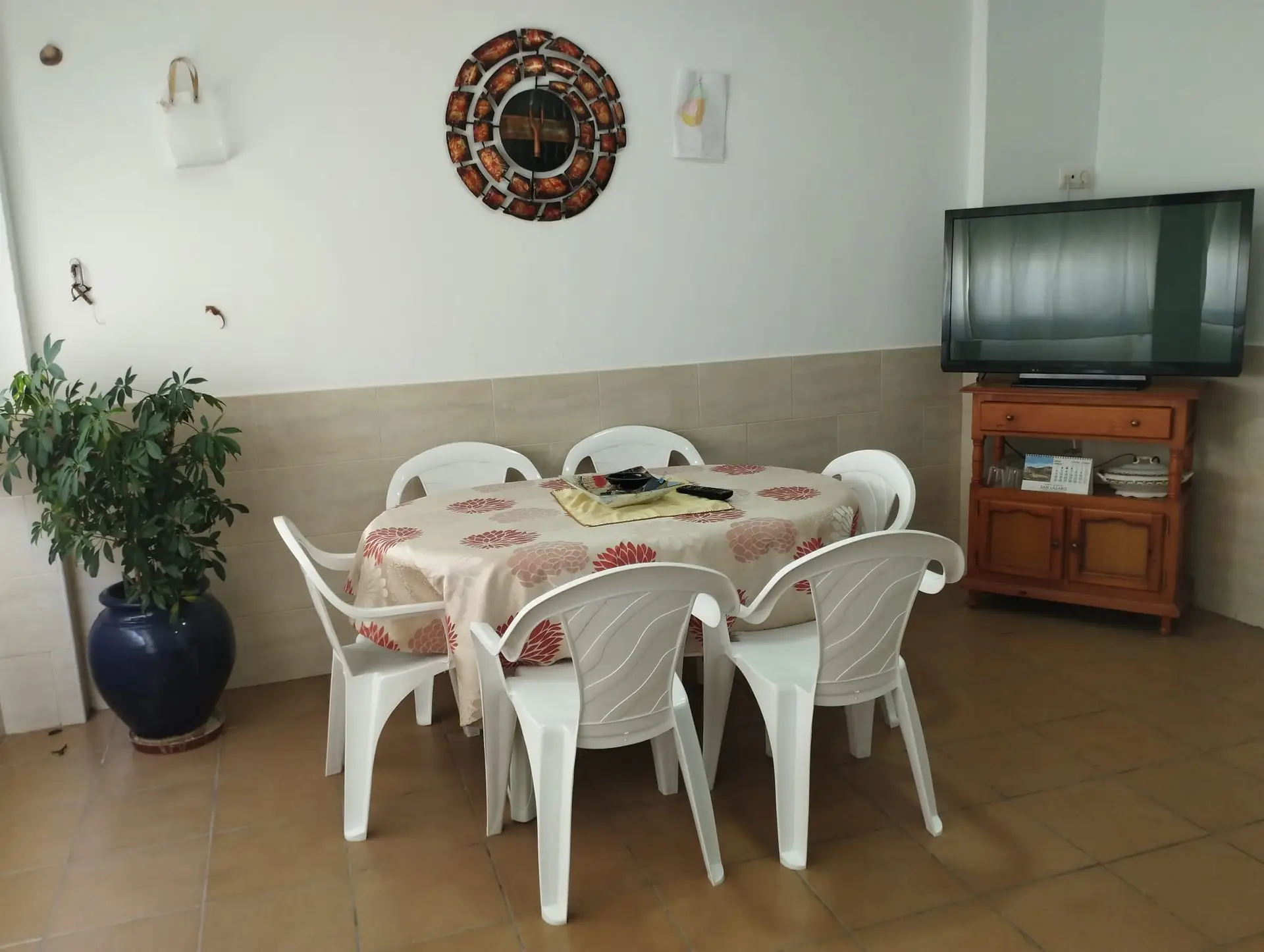 Amplio piso con gran patio, Barbate (Oportunidad de Permuta)