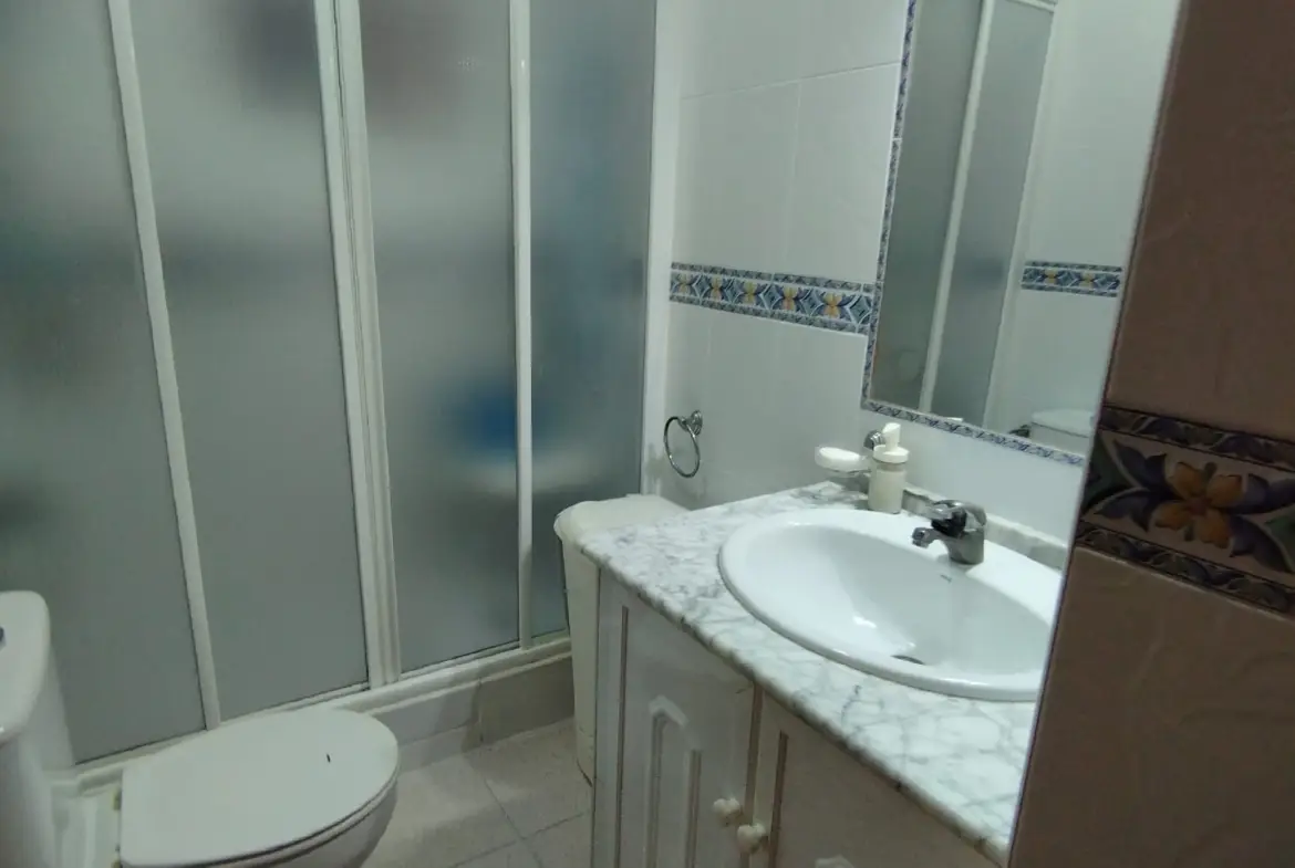 Amplio piso con gran patio, Barbate (Oportunidad de Permuta)