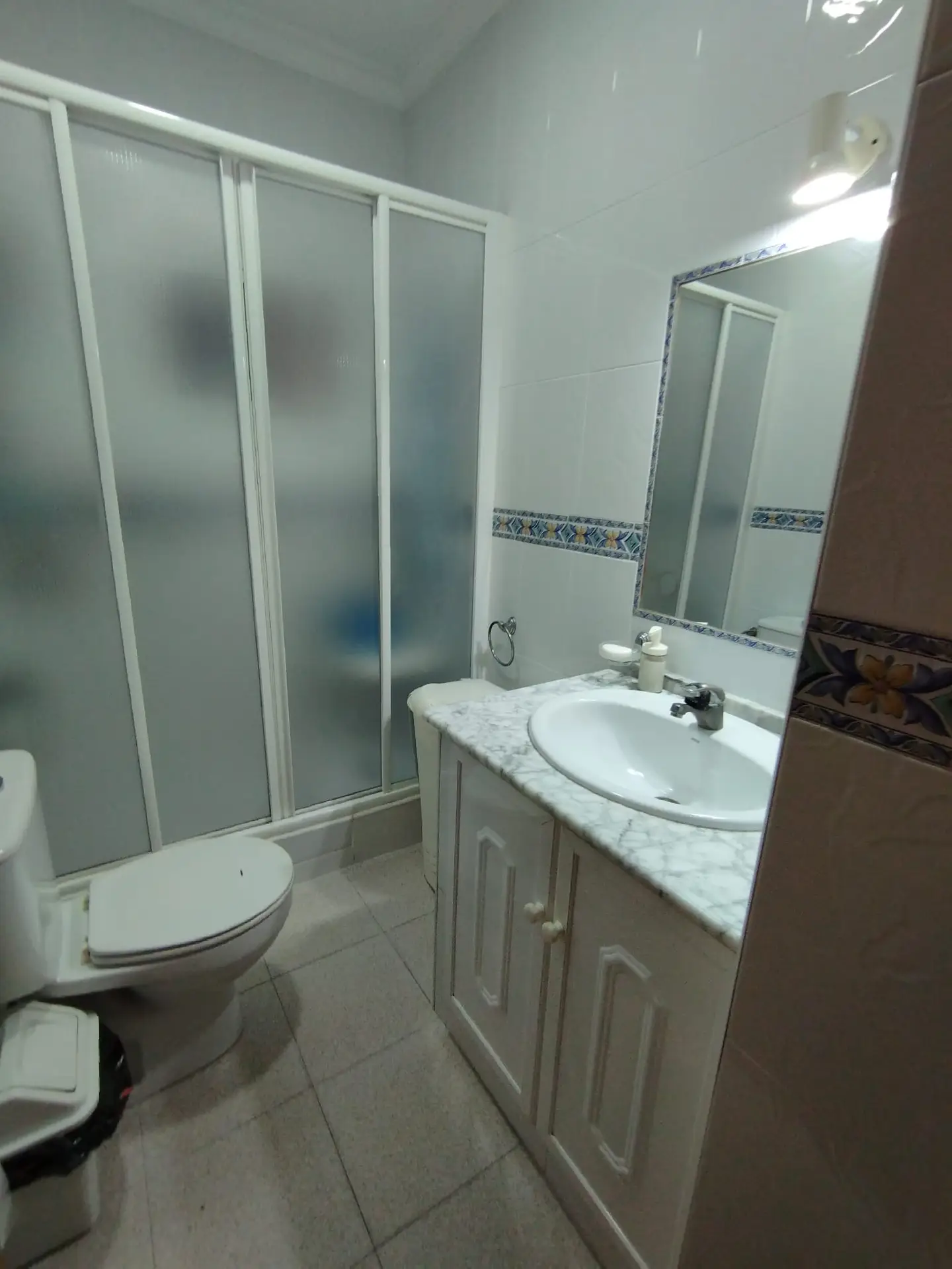 Amplio piso con gran patio, Barbate (Oportunidad de Permuta)