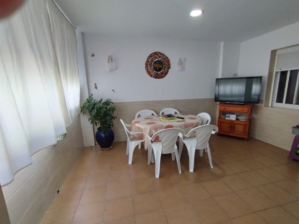 Amplio piso con gran patio, Barbate (Oportunidad de Permuta)