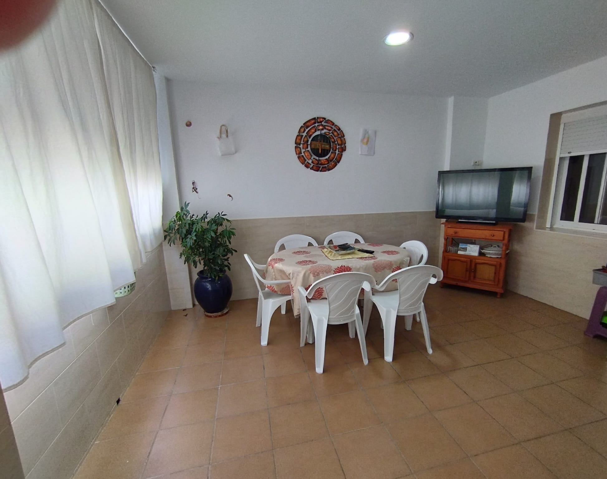 Amplio piso con gran patio, Barbate (Oportunidad de Permuta)