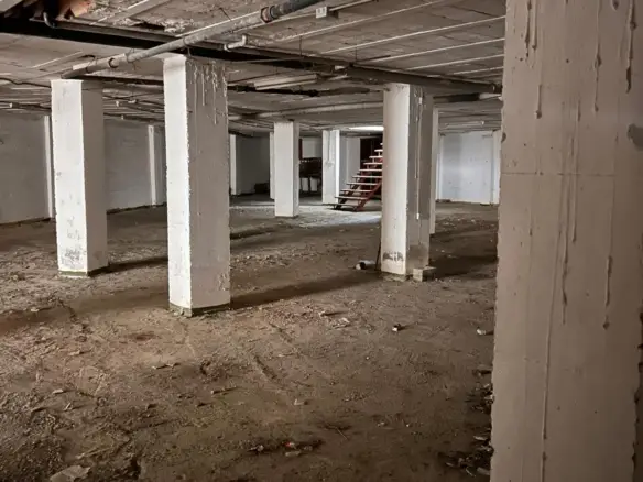Gran Local Comercial de 900 m² en Avenida de la Constitución, Barbate – Ubicación Premium