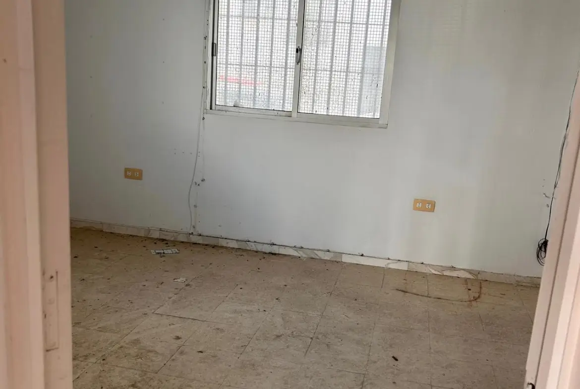 Gran Local Comercial de 900 m² en Avenida de la Constitución, Barbate – Ubicación Premium