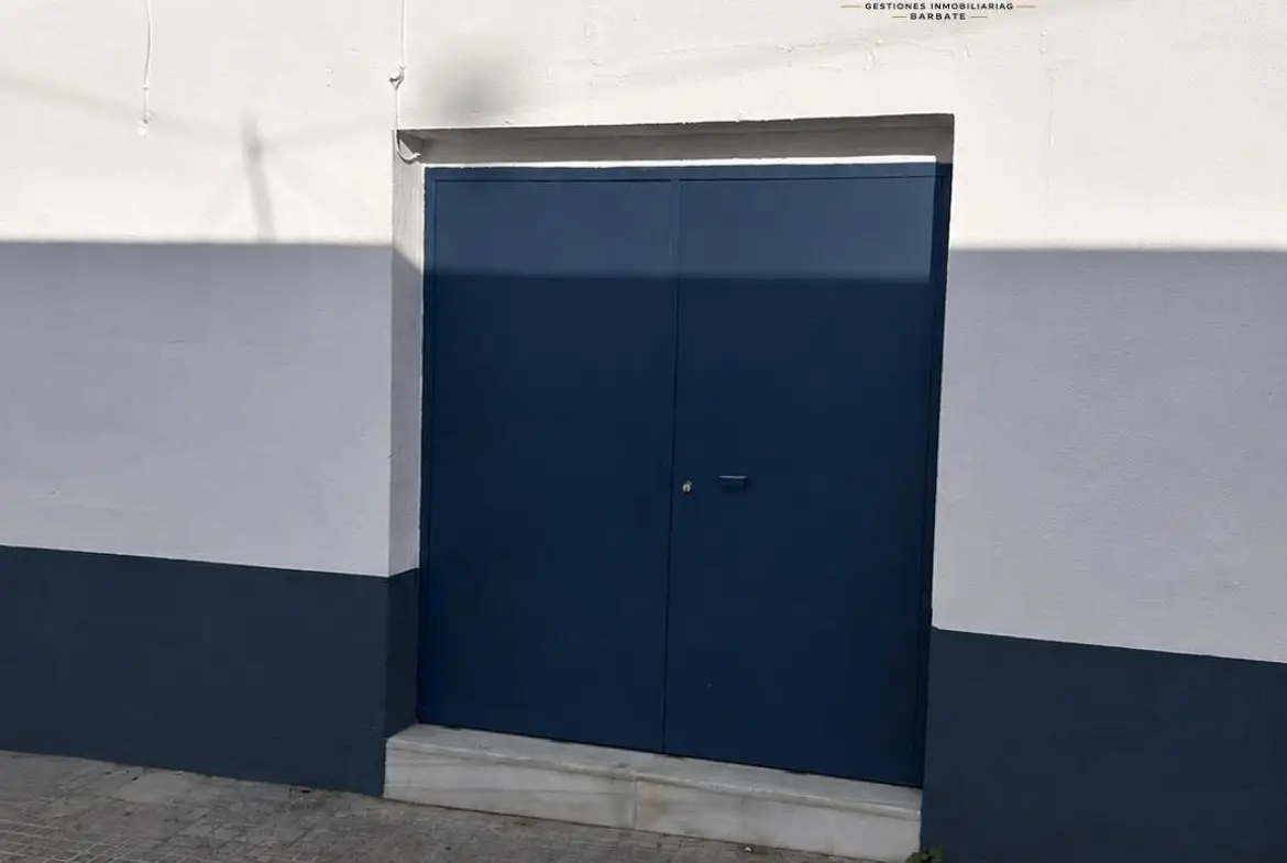 Local comercial de 90 m² en venta en Barbate – Listo con luz y agua