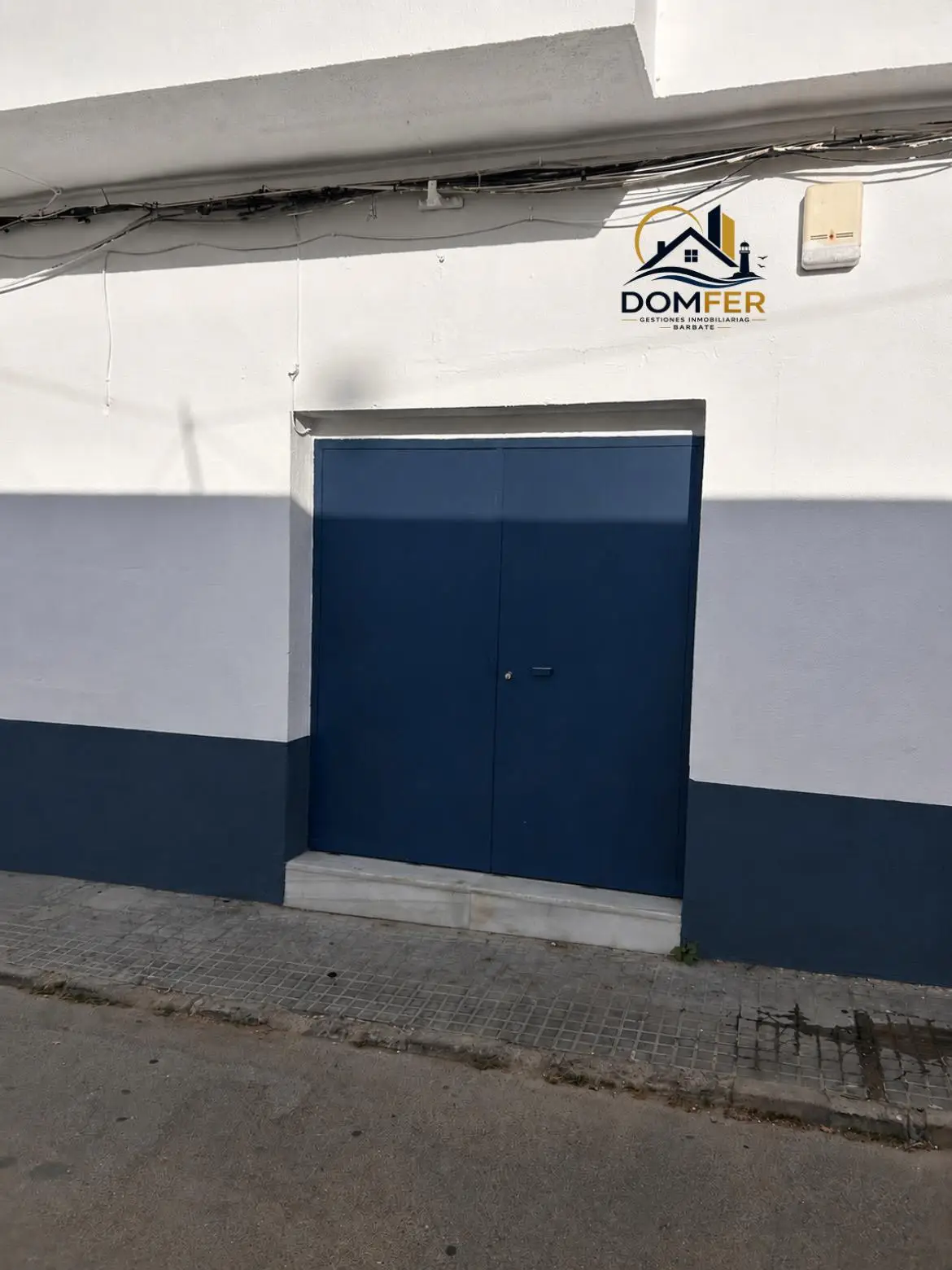 Local comercial de 90 m² en venta en Barbate – Listo con luz y agua