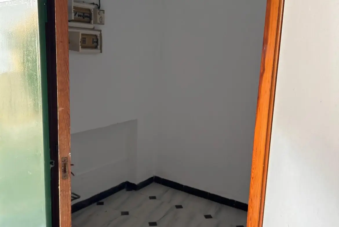 Local comercial de 90 m² en venta en Barbate – Listo con luz y agua
