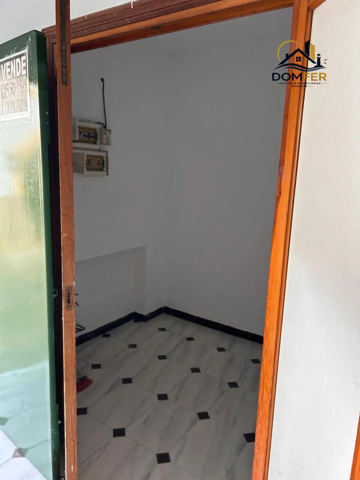 Local comercial de 90 m² en venta en Barbate – Listo con luz y agua