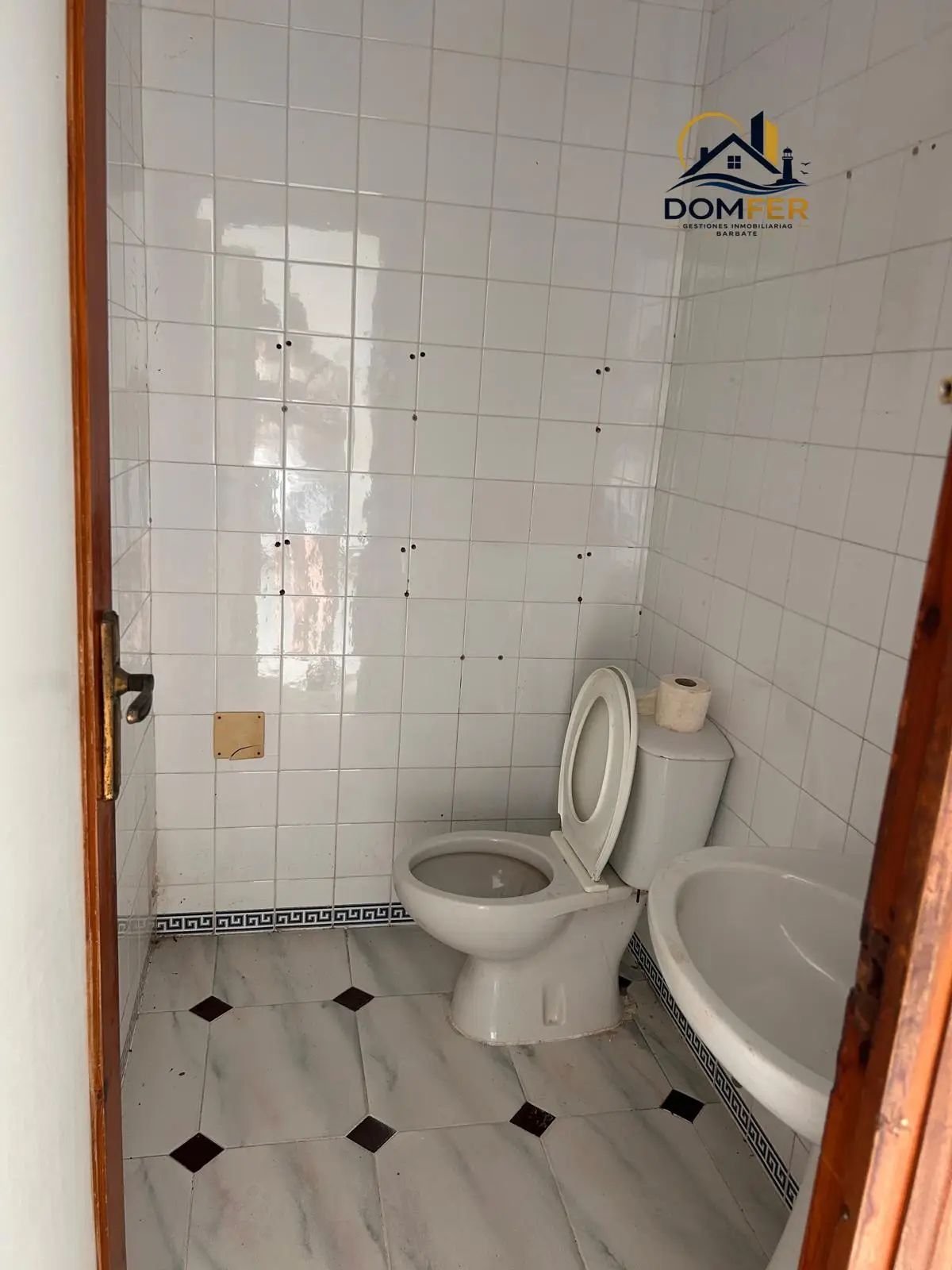 Local comercial de 90 m² en venta en Barbate – Listo con luz y agua