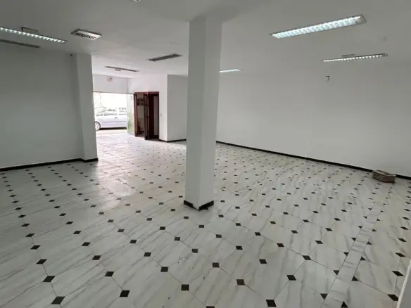 Local comercial de 90 m² en venta en Barbate – Listo con luz y agua