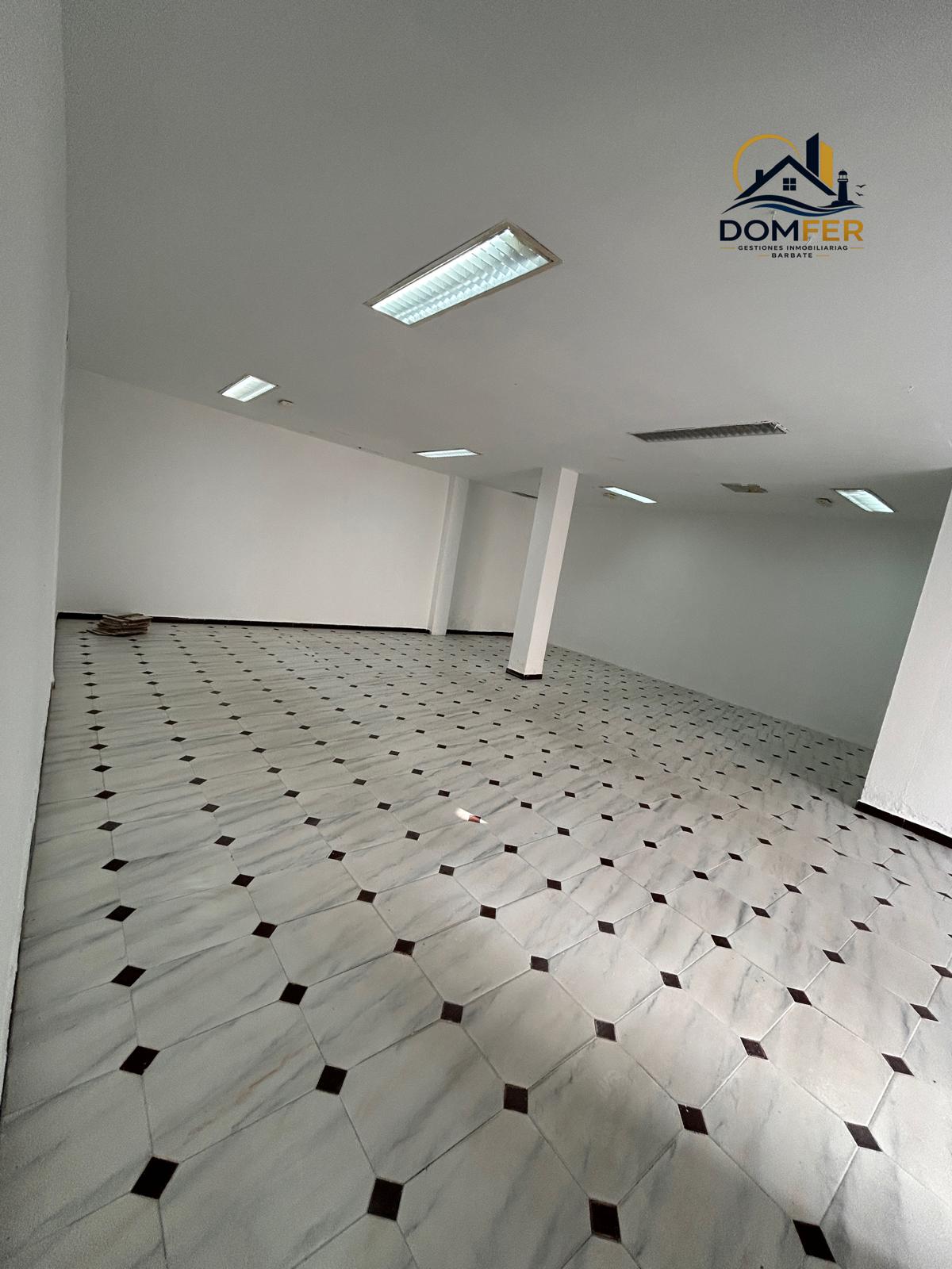 Local comercial de 90 m² en venta en Barbate – Listo con luz y agua