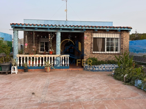 Villa Independiente con Piscina y Parcela de 909 m² – Escrituras Registrales Propias