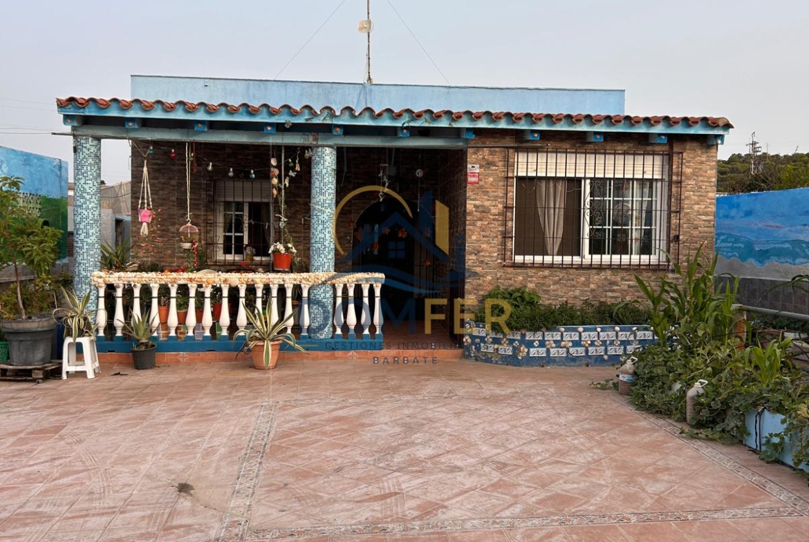 Villa Independiente con Piscina y Parcela de 909 m² – Escrituras Registrales Propias