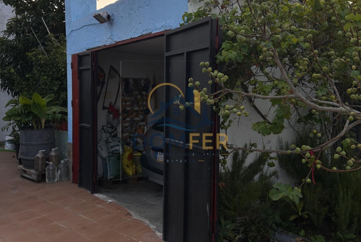 Villa Independiente con Piscina y Parcela de 909 m² – Escrituras Registrales Propias