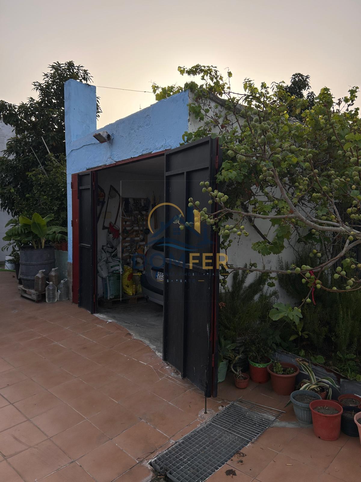 Villa Independiente con Piscina y Parcela de 909 m² – Escrituras Registrales Propias
