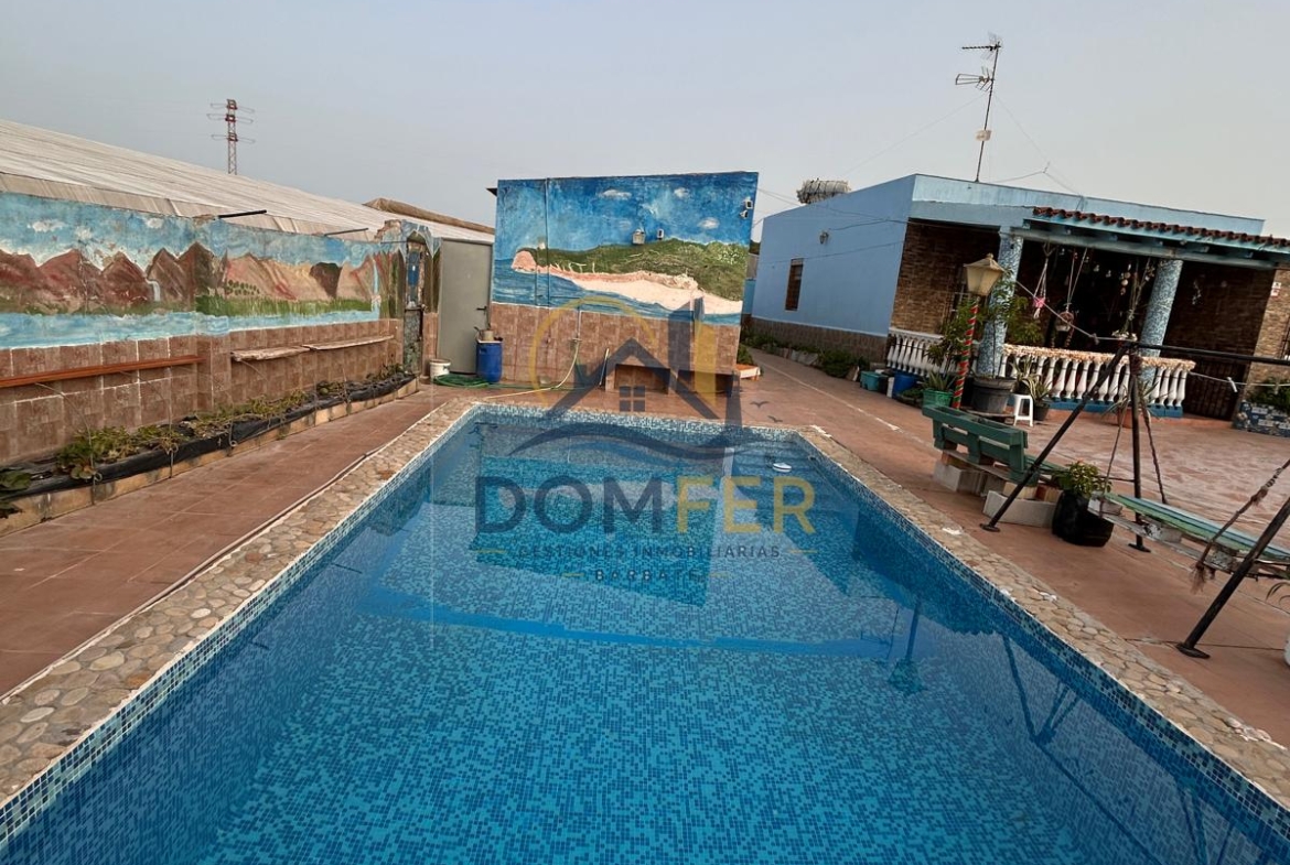 Villa Independiente con Piscina y Parcela de 909 m² – Escrituras Registrales Propias