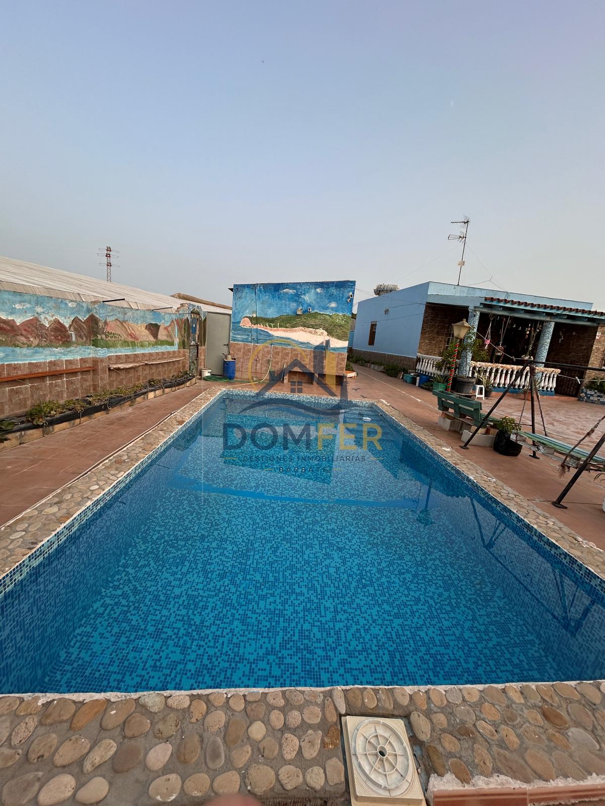 Villa Independiente con Piscina y Parcela de 909 m² – Escrituras Registrales Propias