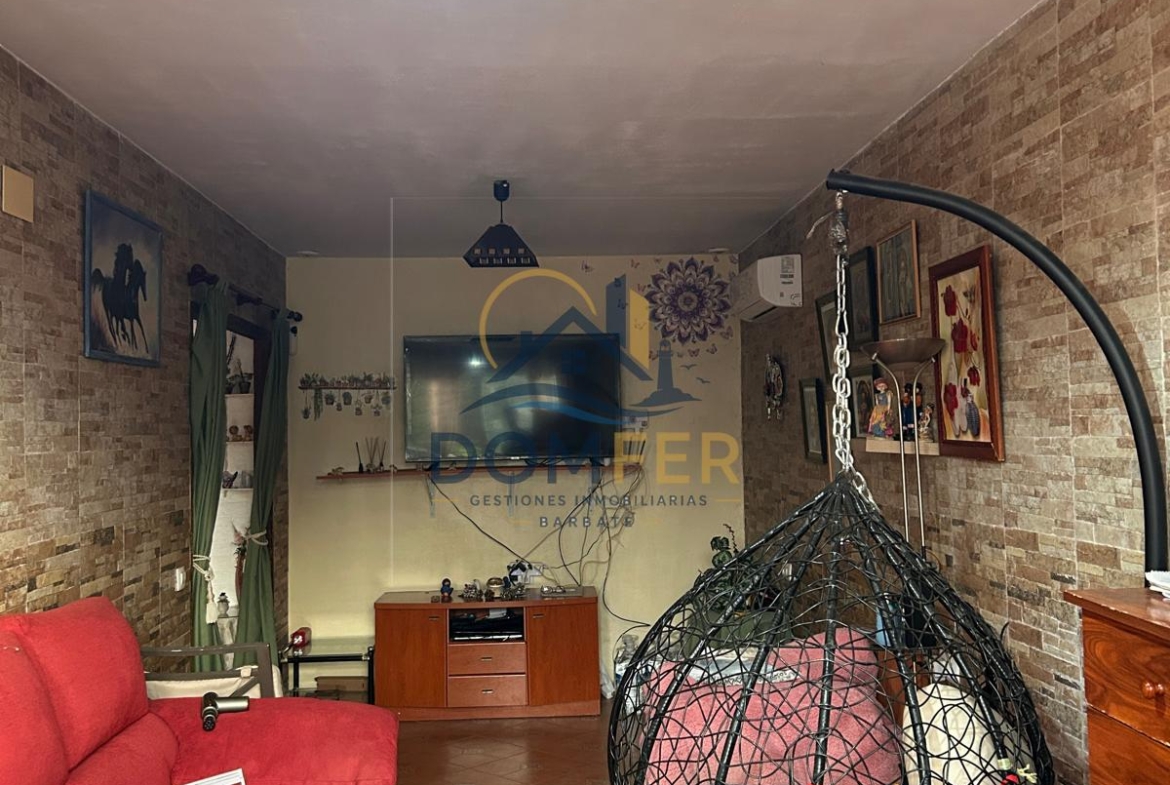 Villa Independiente con Piscina y Parcela de 909 m² – Escrituras Registrales Propias