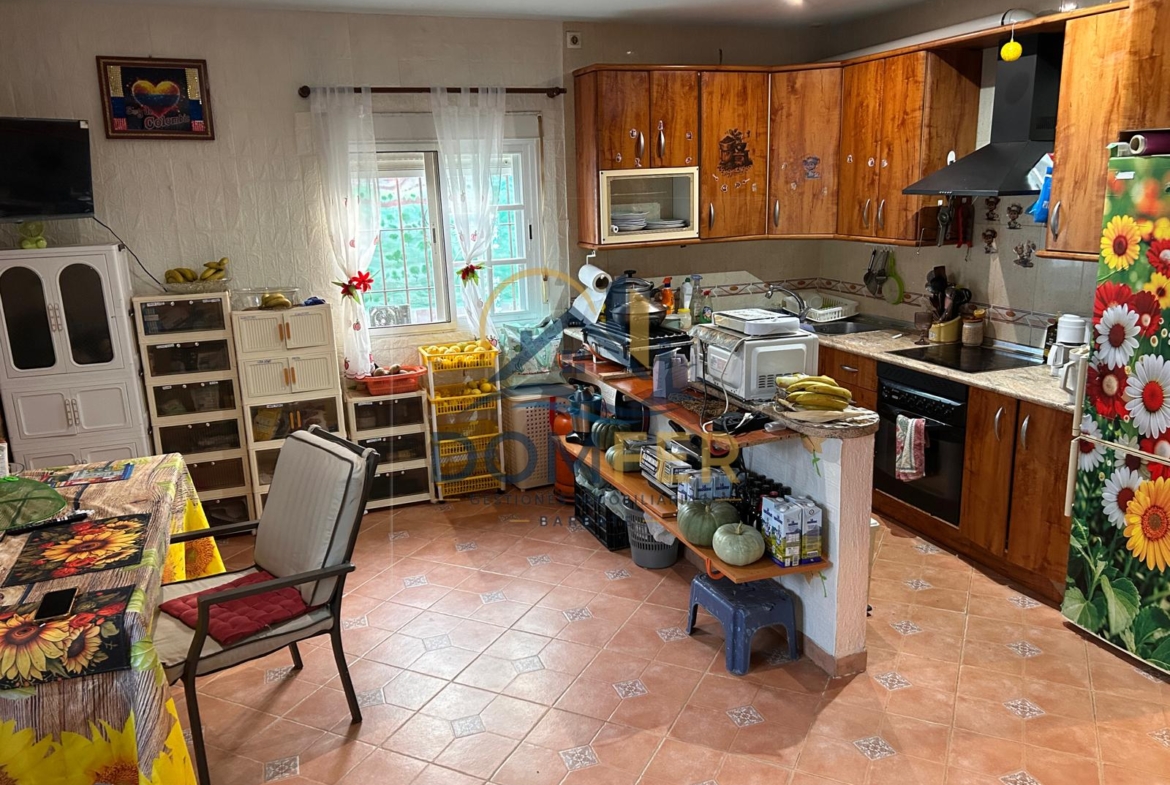 Villa Independiente con Piscina y Parcela de 909 m² – Escrituras Registrales Propias