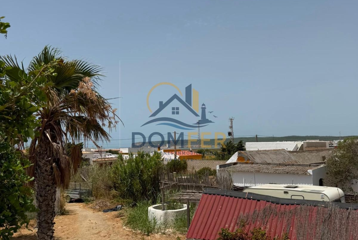 Una joya natural en la Costa de la Luz: Parcela única con vistas al mar y las marismas