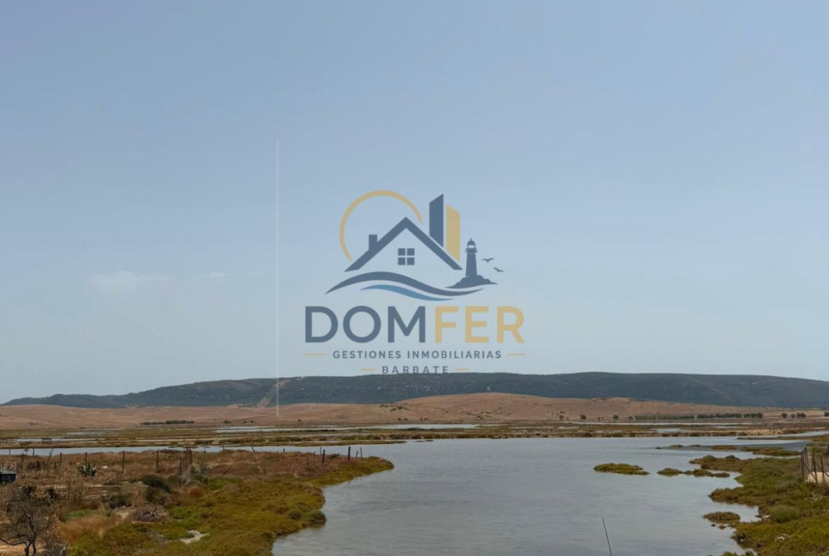 Una joya natural en la Costa de la Luz: Parcela única con vistas al mar y las marismas