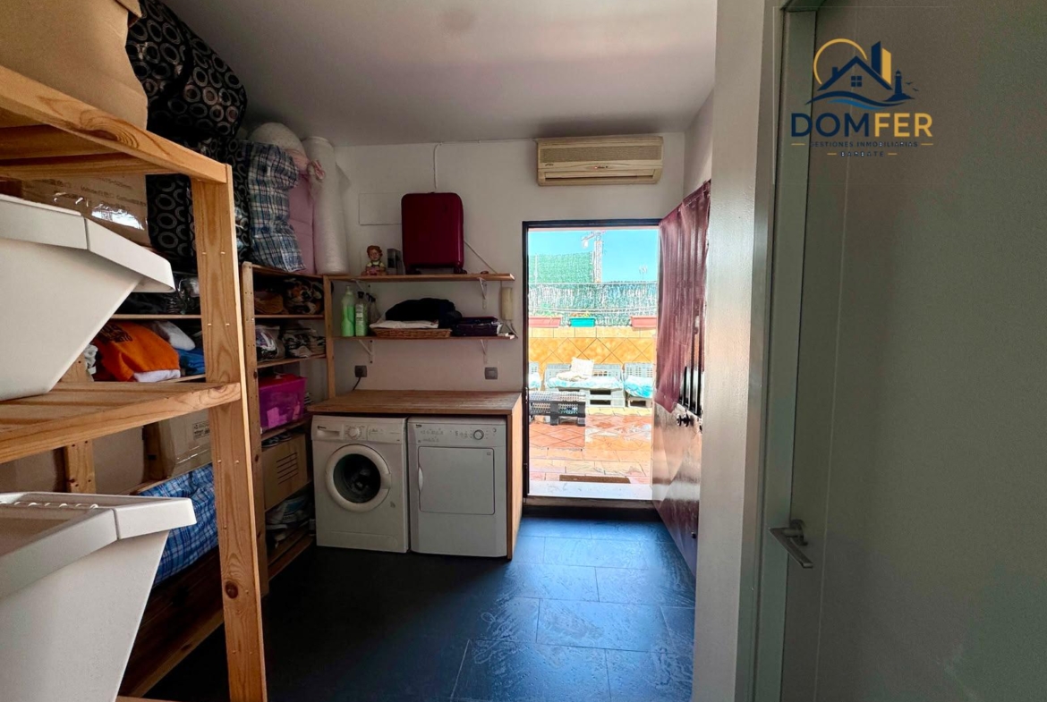 Gran Casa Unifamiliar de 4 Dormitorios con Terraza, Barbacoa y Patio en Barbate