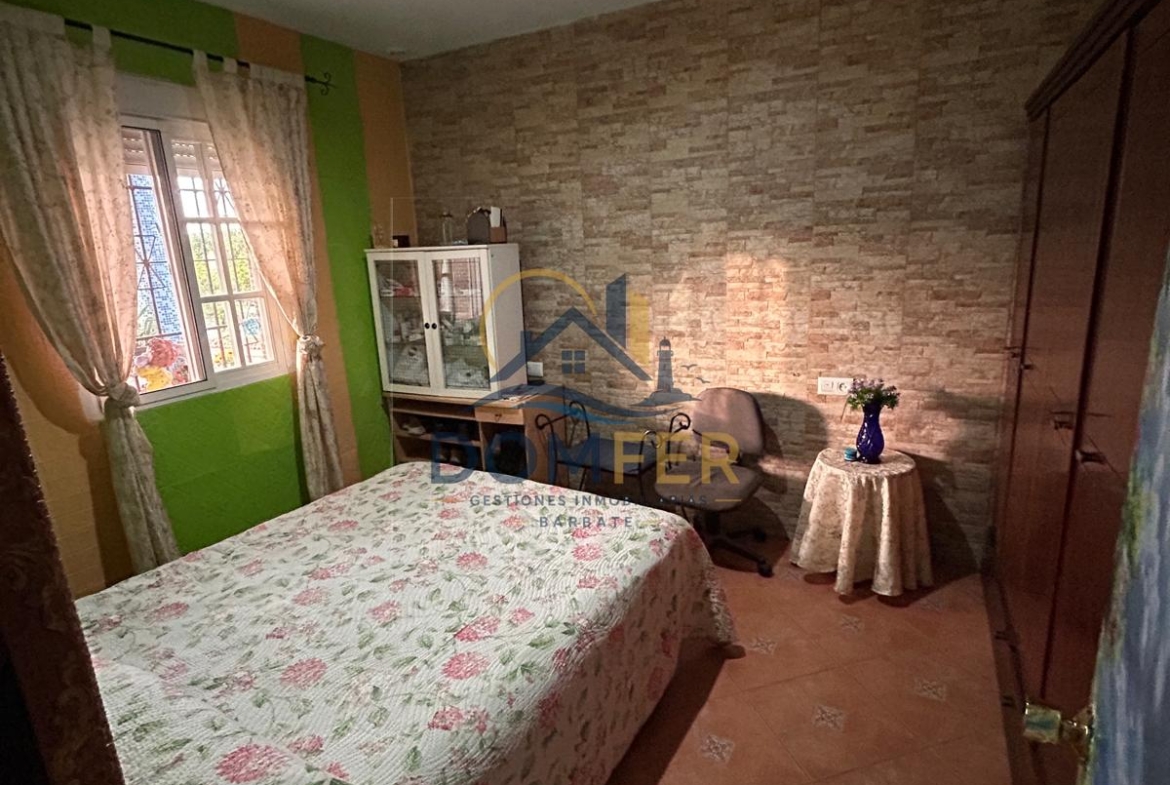 Villa Independiente con Piscina y Parcela de 909 m² – Escrituras Registrales Propias