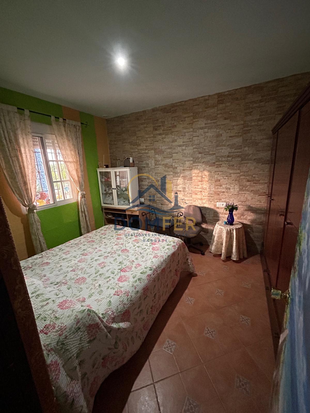 Villa Independiente con Piscina y Parcela de 909 m² – Escrituras Registrales Propias