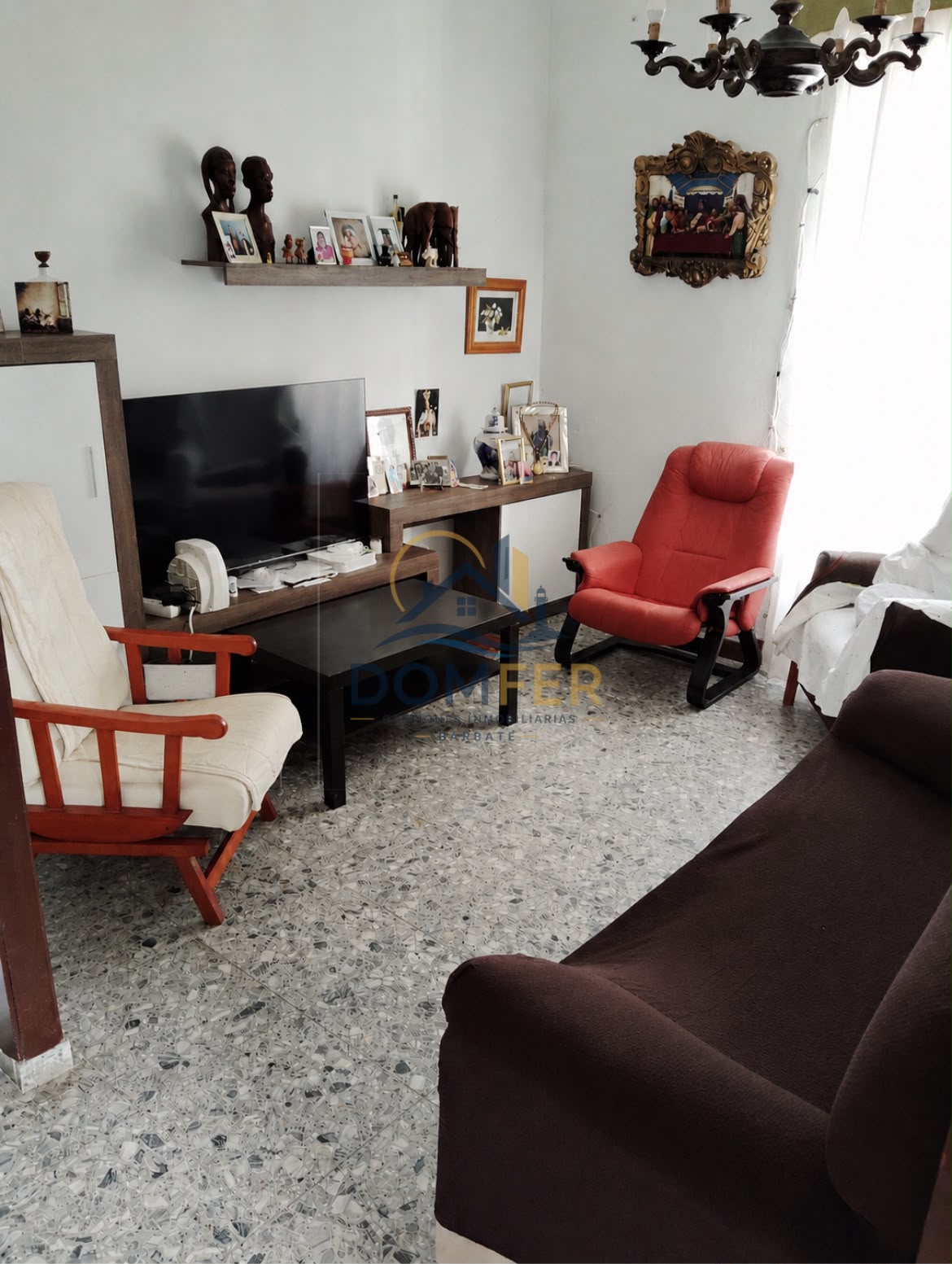 Casa de 3 Dormitorios con Buhardilla y Terraza Privada en el Centro de Barbate