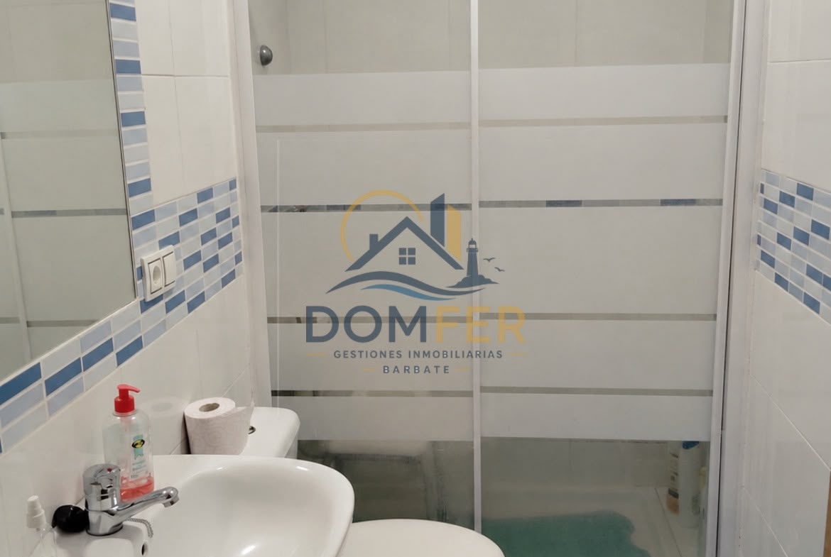 Casa de 3 Dormitorios con Buhardilla y Terraza Privada en el Centro de Barbate