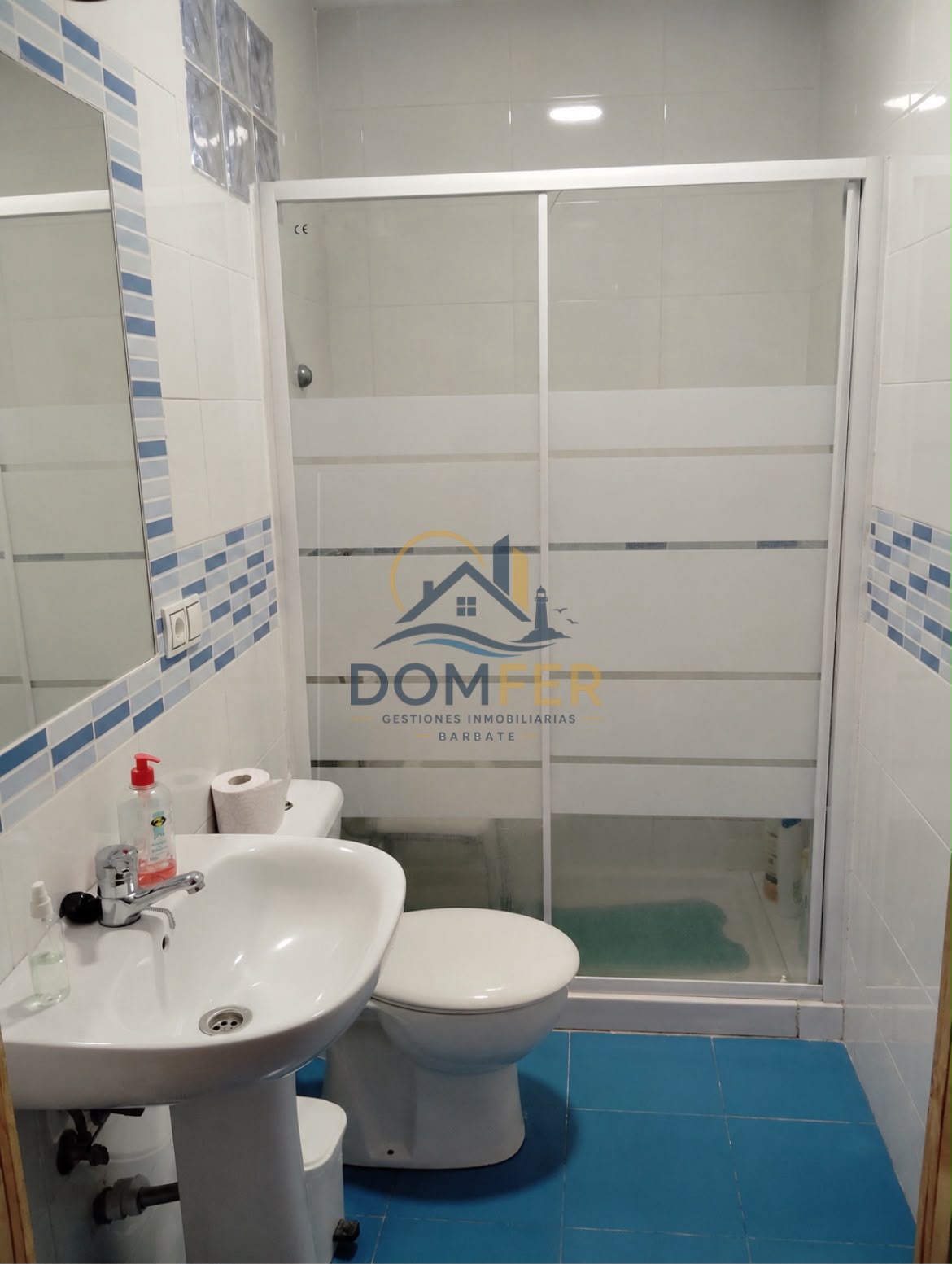 Casa de 3 Dormitorios con Buhardilla y Terraza Privada en el Centro de Barbate