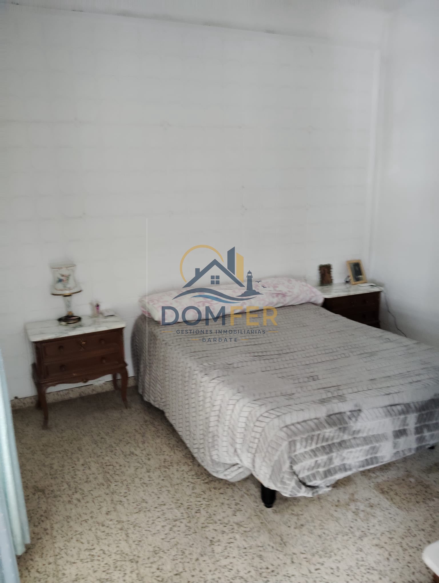 Casa de 3 Dormitorios con Buhardilla y Terraza Privada en el Centro de Barbate