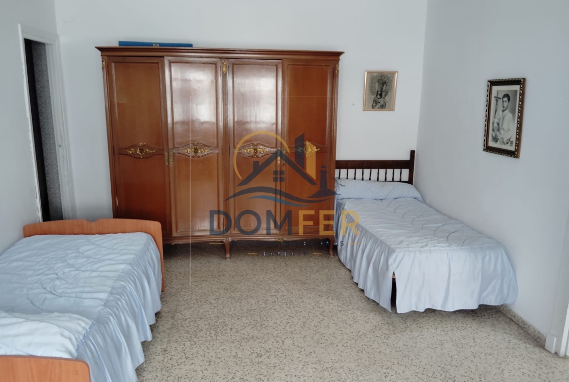 Casa de 3 Dormitorios con Buhardilla y Terraza Privada en el Centro de Barbate