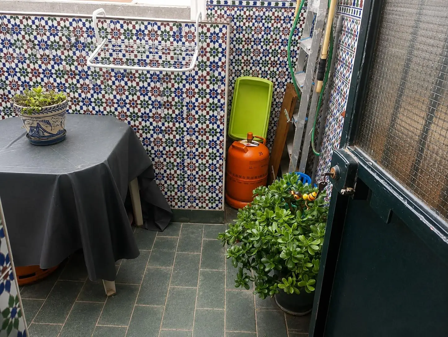vivienda en primero de 79 M2543 Magnífica oportunidad: Espacio, comodidad y una espectacular zona exterior