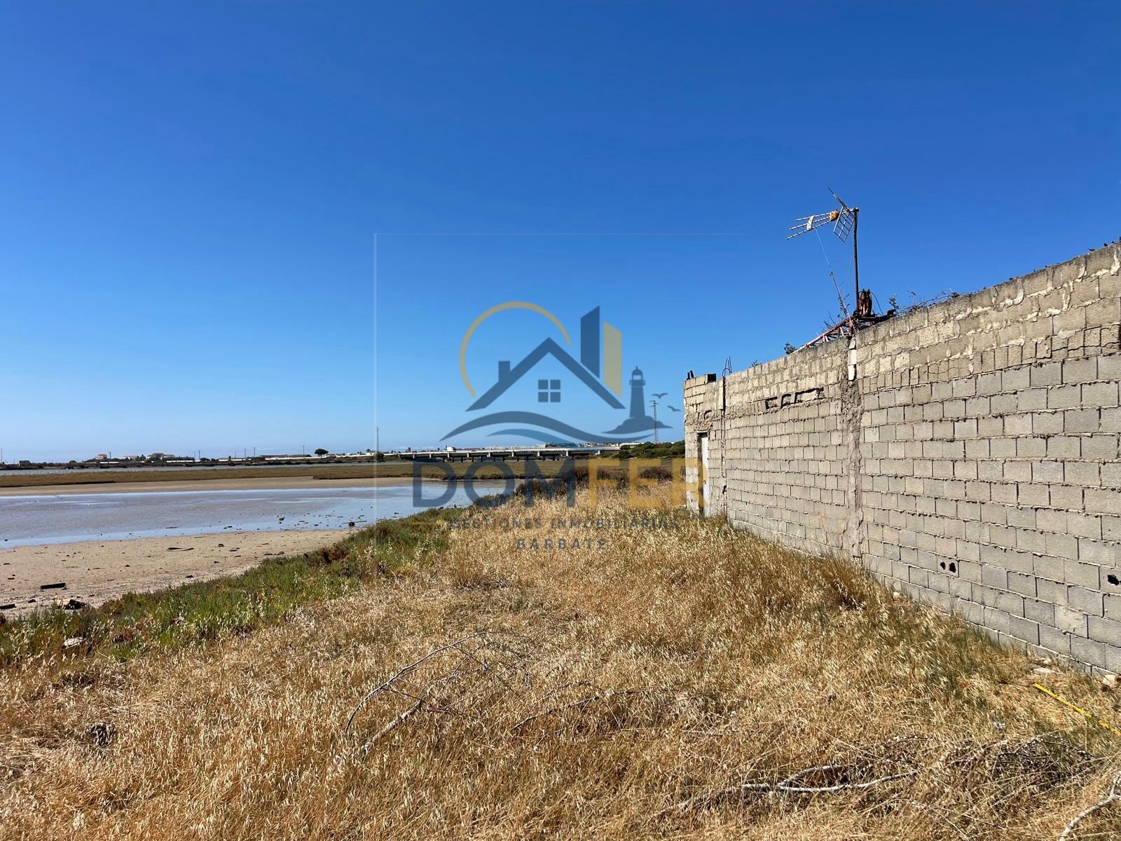 Parcela Rústica de 700 m² Vallada con Luz, Agua y Vistas al Río Barbate