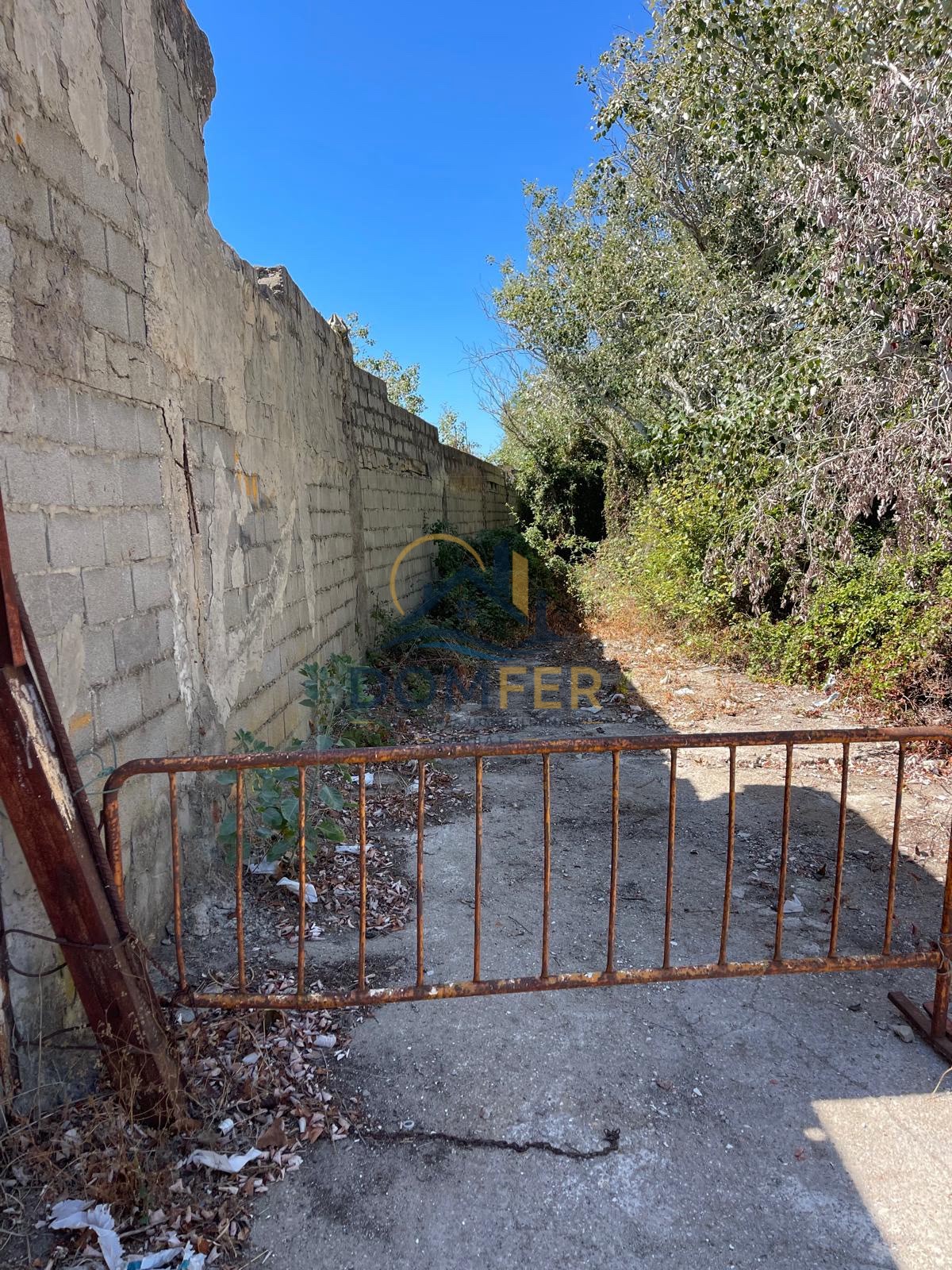 Parcela Rústica de 700 m² Vallada con Luz, Agua y Vistas al Río Barbate