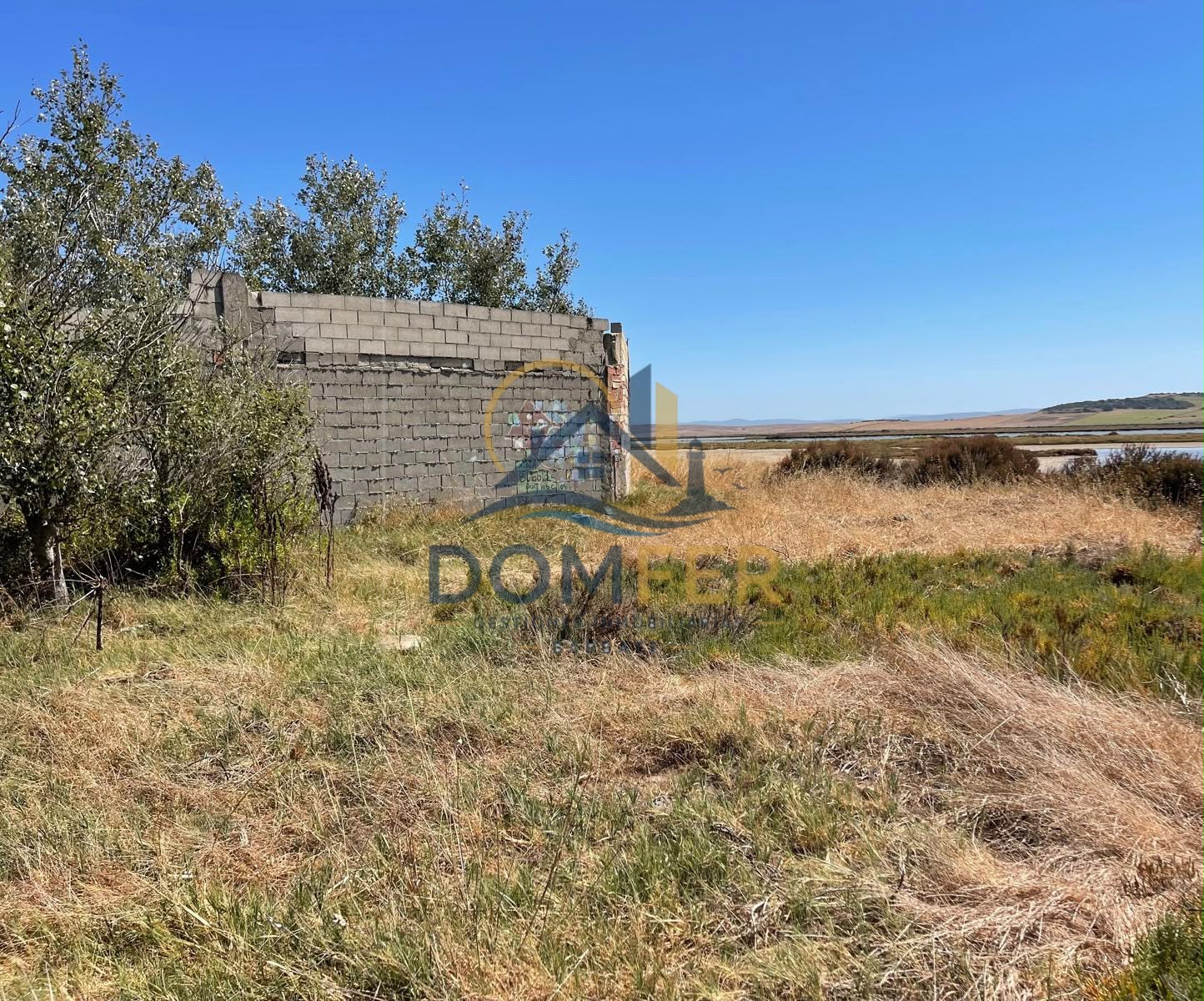 Parcela Rústica de 700 m² Vallada con Luz, Agua y Vistas al Río Barbate