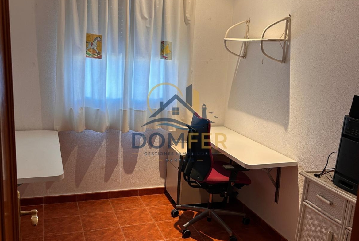 Casa unifamiliar con patio y azotea en la mejor zona de Barbate