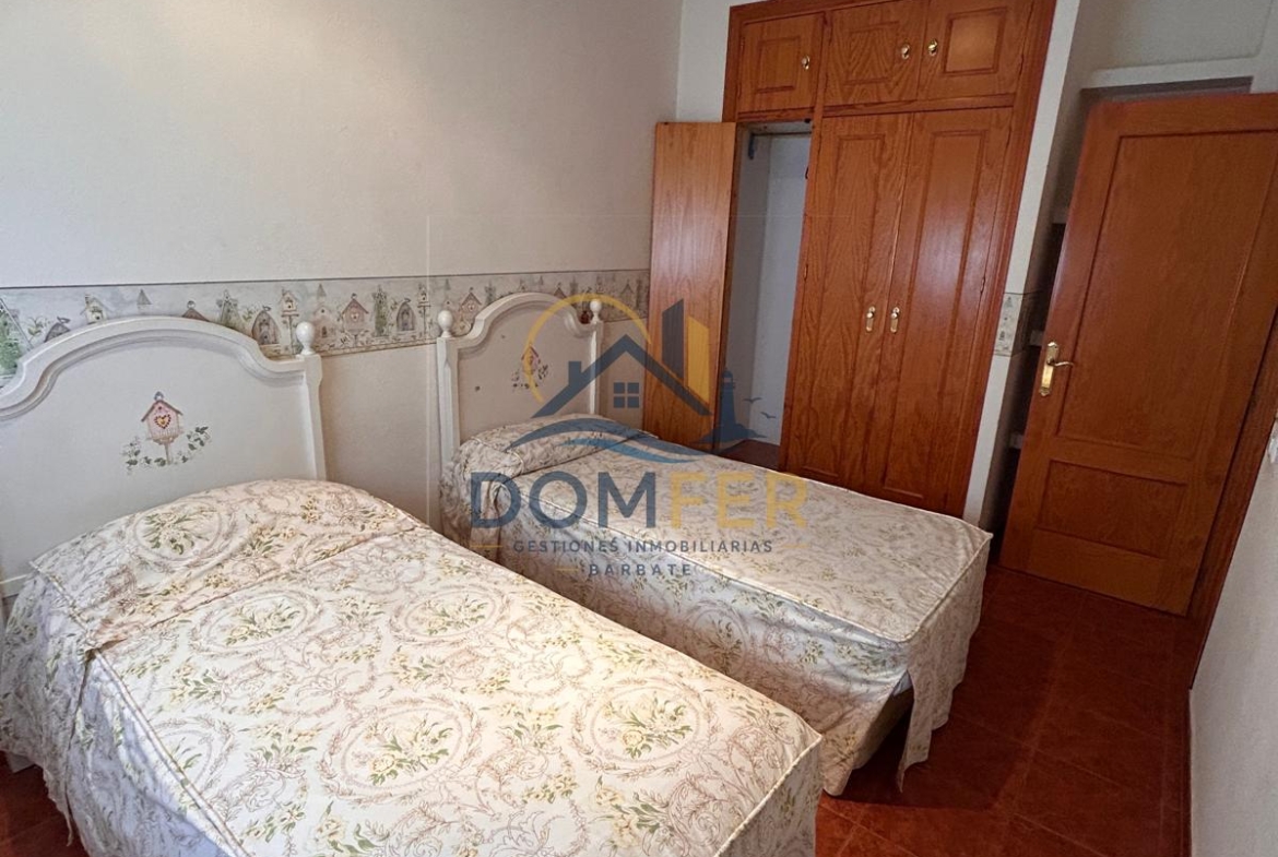Casa unifamiliar con patio y azotea en la mejor zona de Barbate