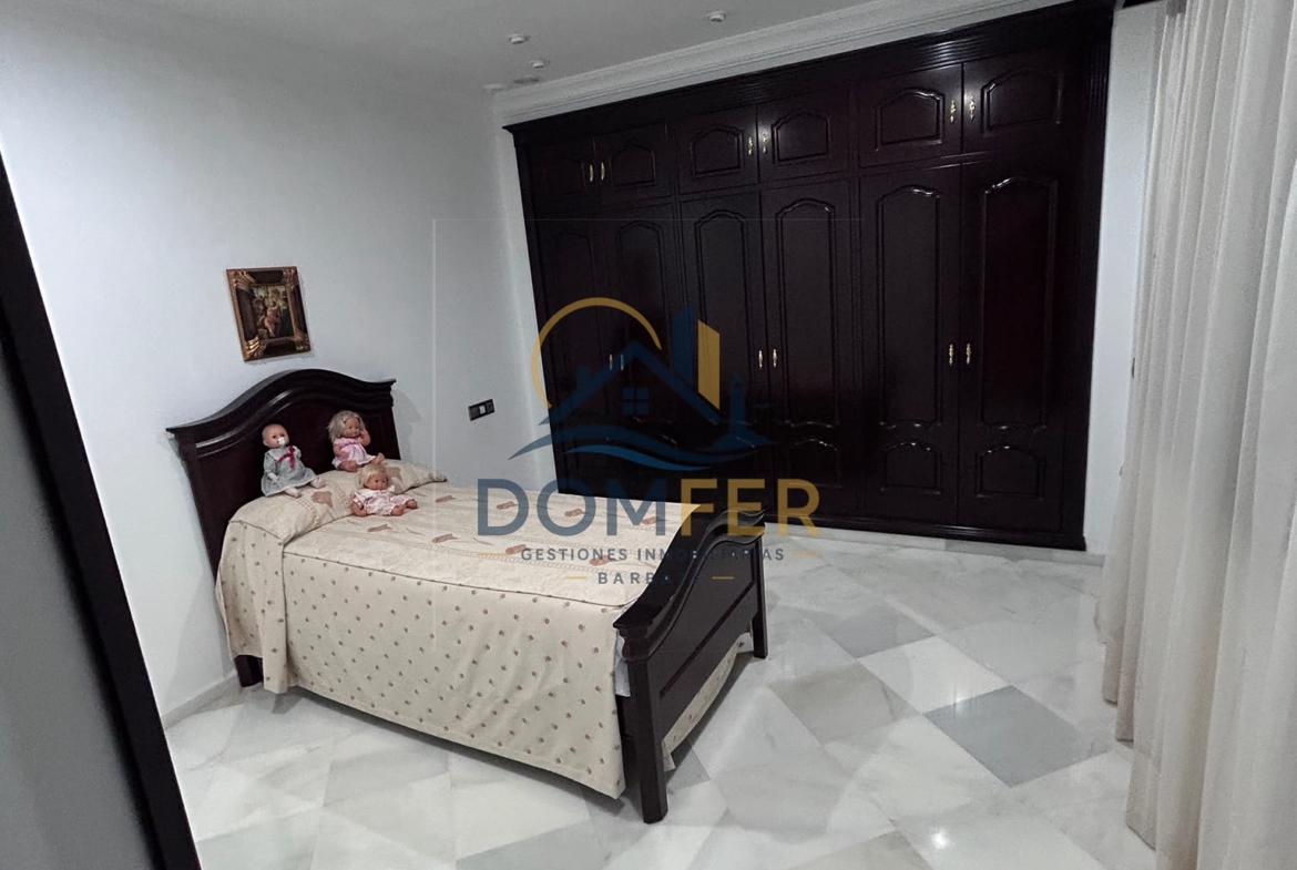 Casa amplia y exclusiva en venta con terraza, chimenea y castillete