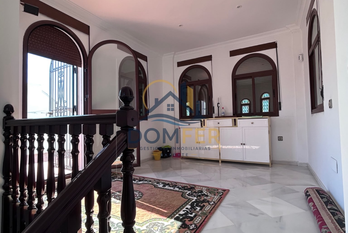 Casa amplia y exclusiva en venta con terraza, chimenea y castillete