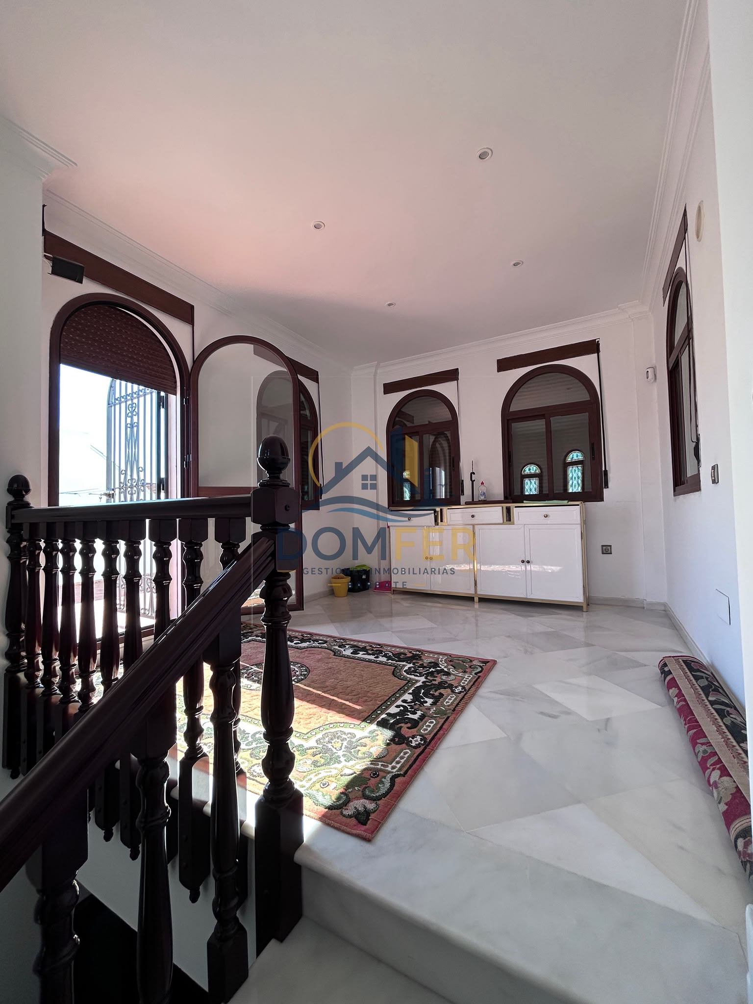 Casa amplia y exclusiva en venta con terraza, chimenea y castillete