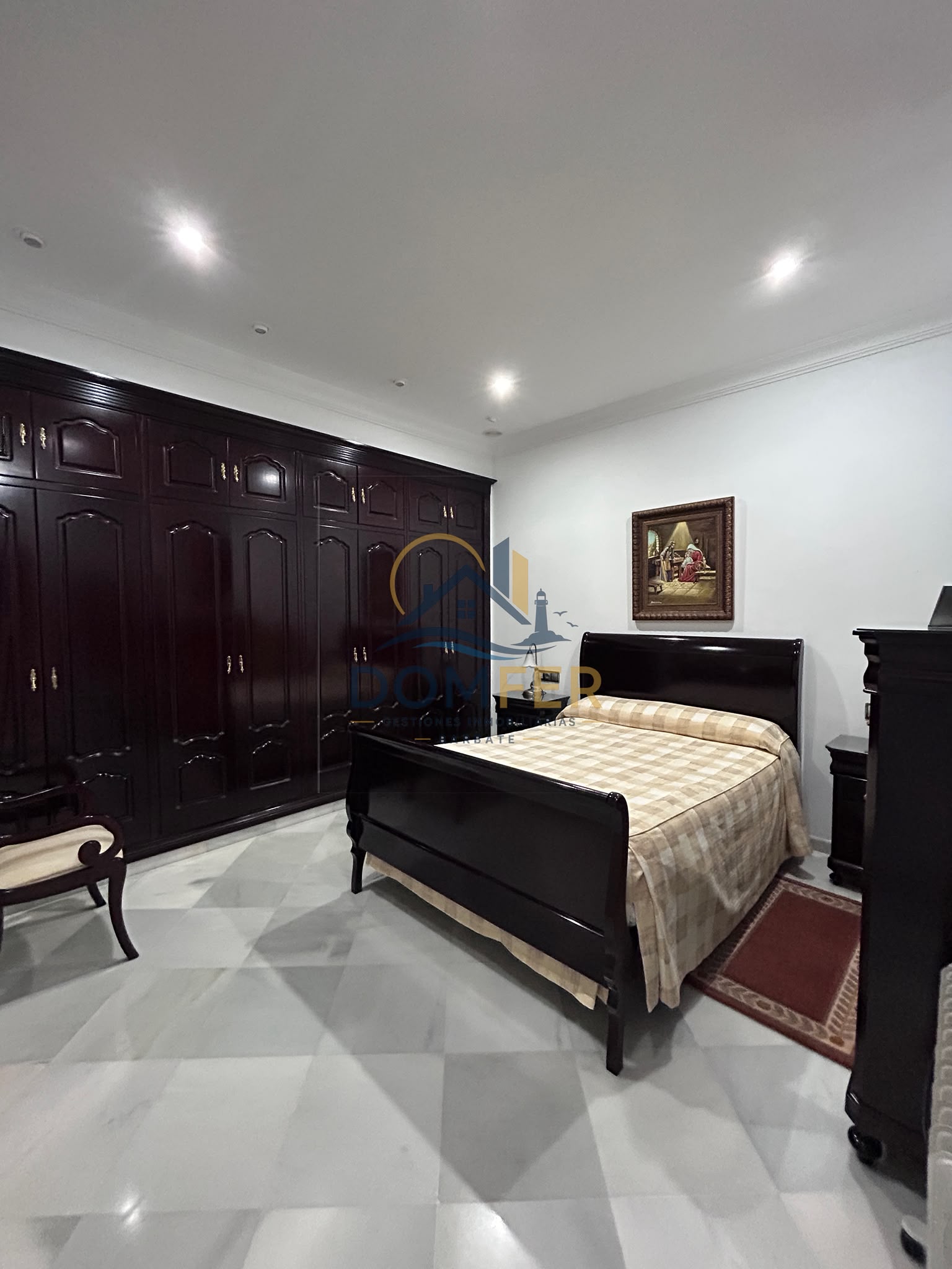 Casa amplia y exclusiva en venta con terraza, chimenea y castillete
