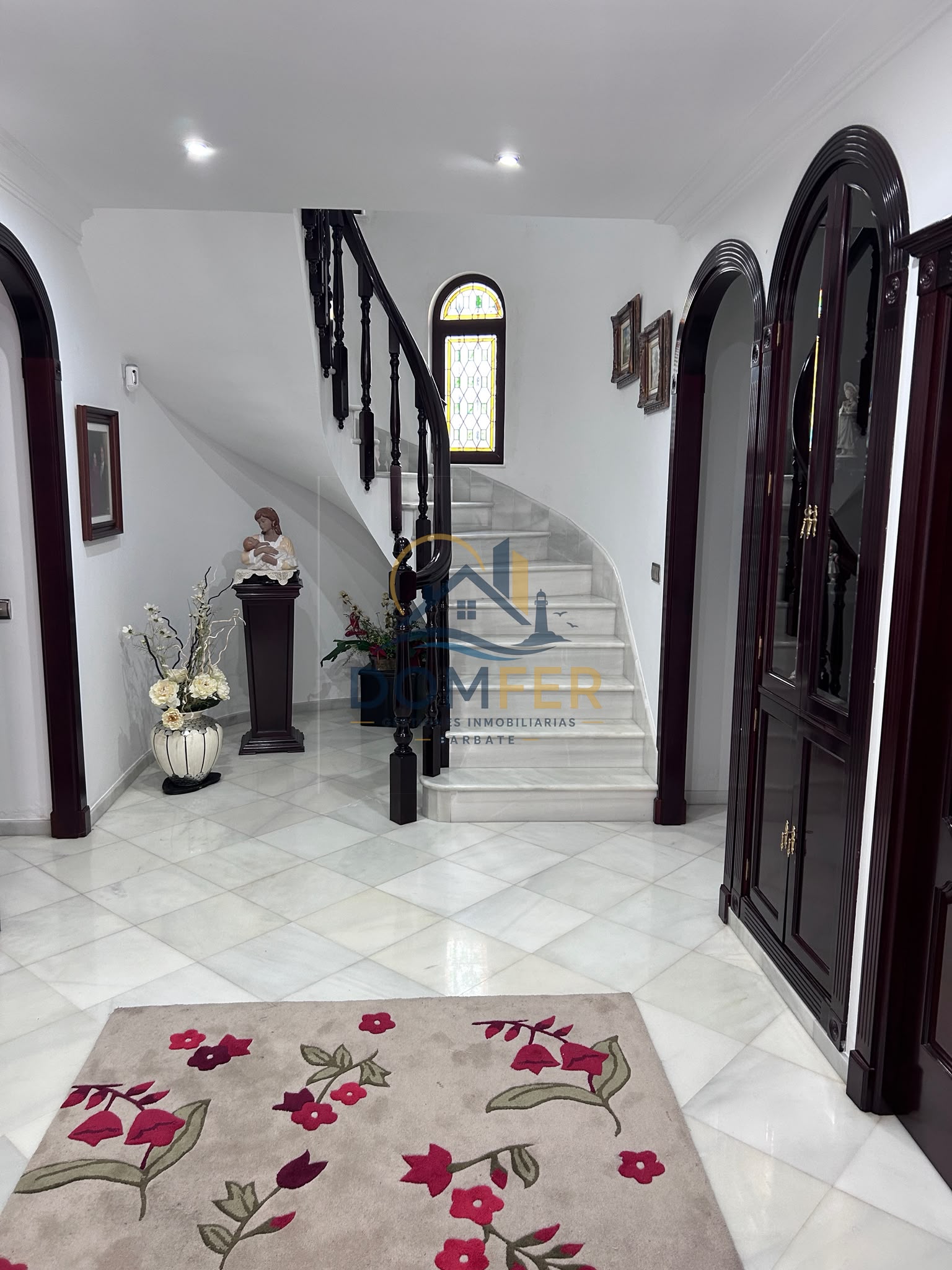 Casa amplia y exclusiva en venta con terraza, chimenea y castillete