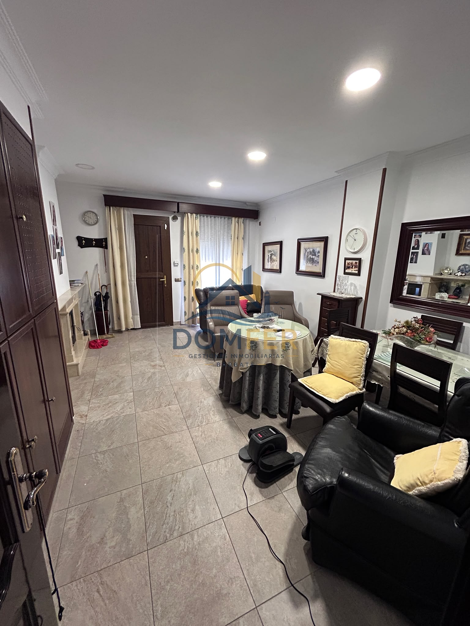 Casa amplia y exclusiva en venta con terraza, chimenea y castillete