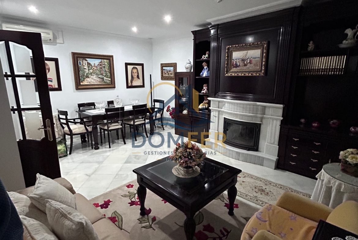 Casa amplia y exclusiva en venta con terraza, chimenea y castillete