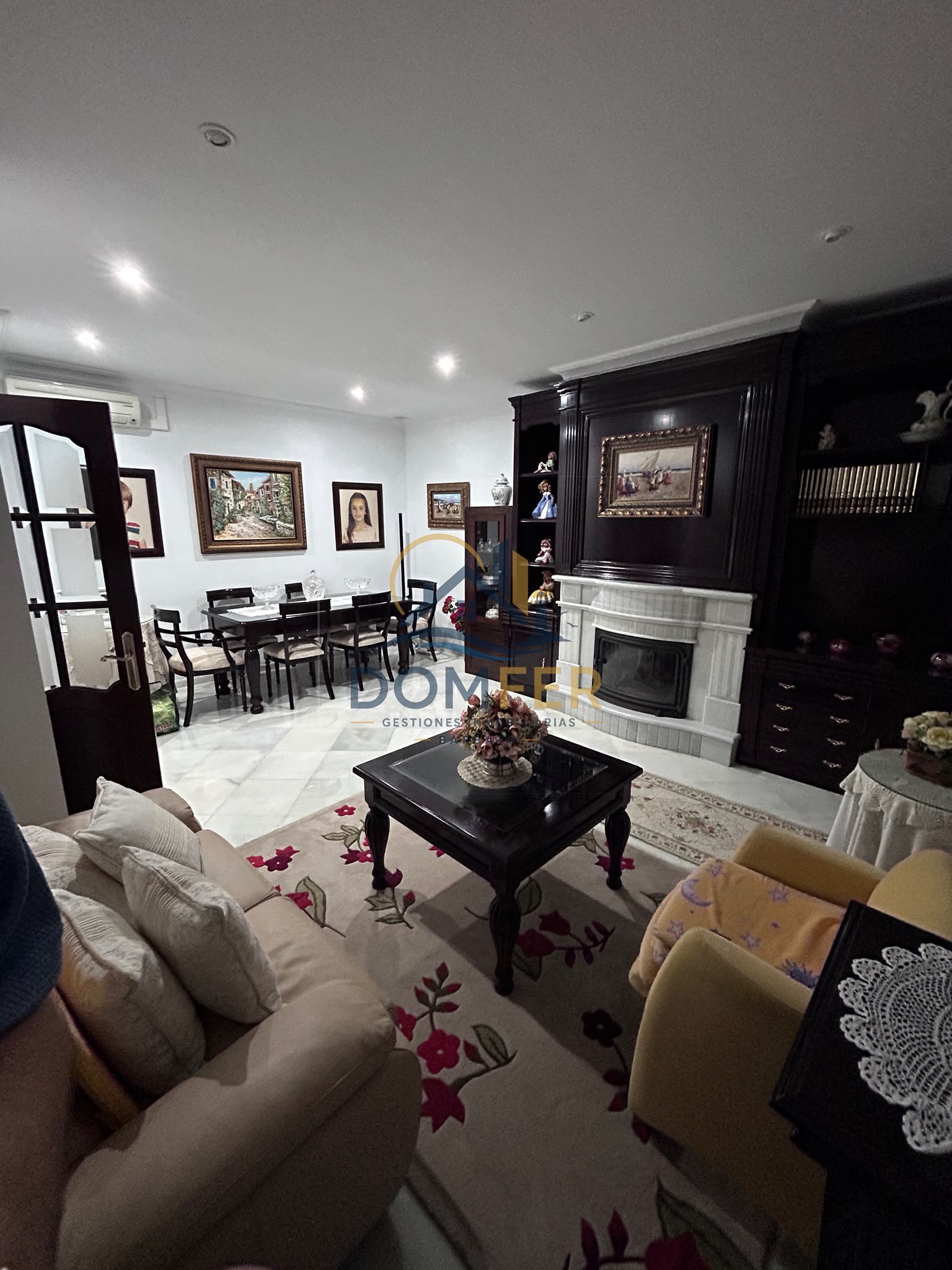 Casa amplia y exclusiva en venta con terraza, chimenea y castillete
