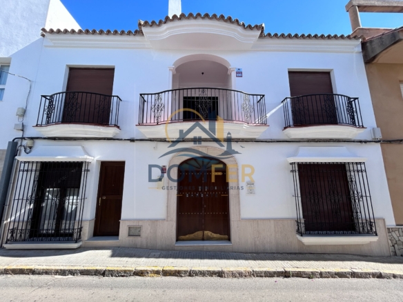 Casa amplia y exclusiva en venta con terraza, chimenea y castillete